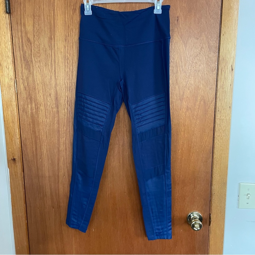 Victoria Sport Blue Leggings size medium